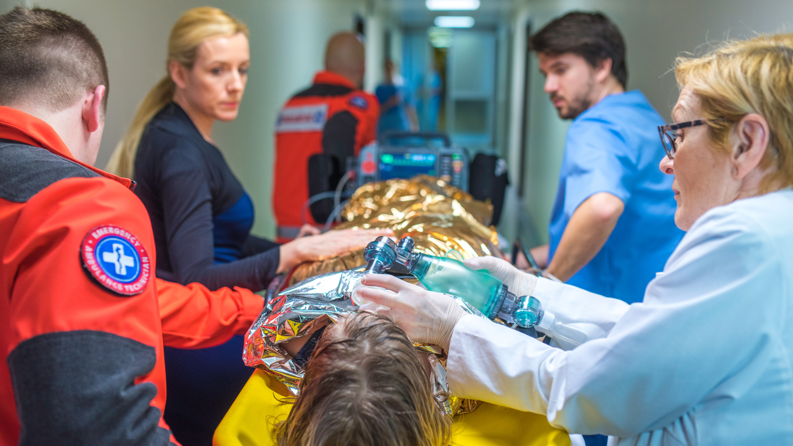 pomoc-medyczna-osobie-z-hipotermią